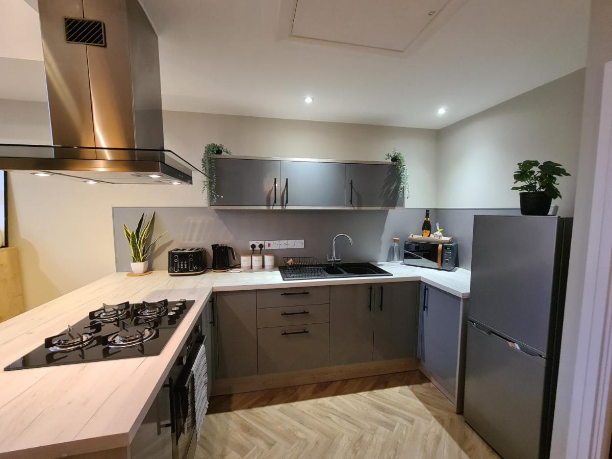 Modern 1 Bed Apartment Next To Beach And Golf Course ラネリー エクステリア 写真