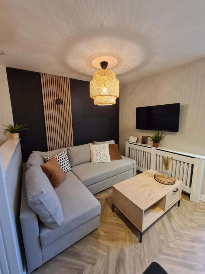 Modern 1 Bed Apartment Next To Beach And Golf Course ラネリー エクステリア 写真