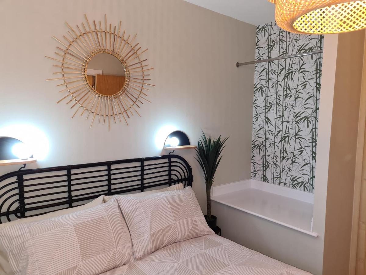 Modern 1 Bed Apartment Next To Beach And Golf Course ラネリー エクステリア 写真