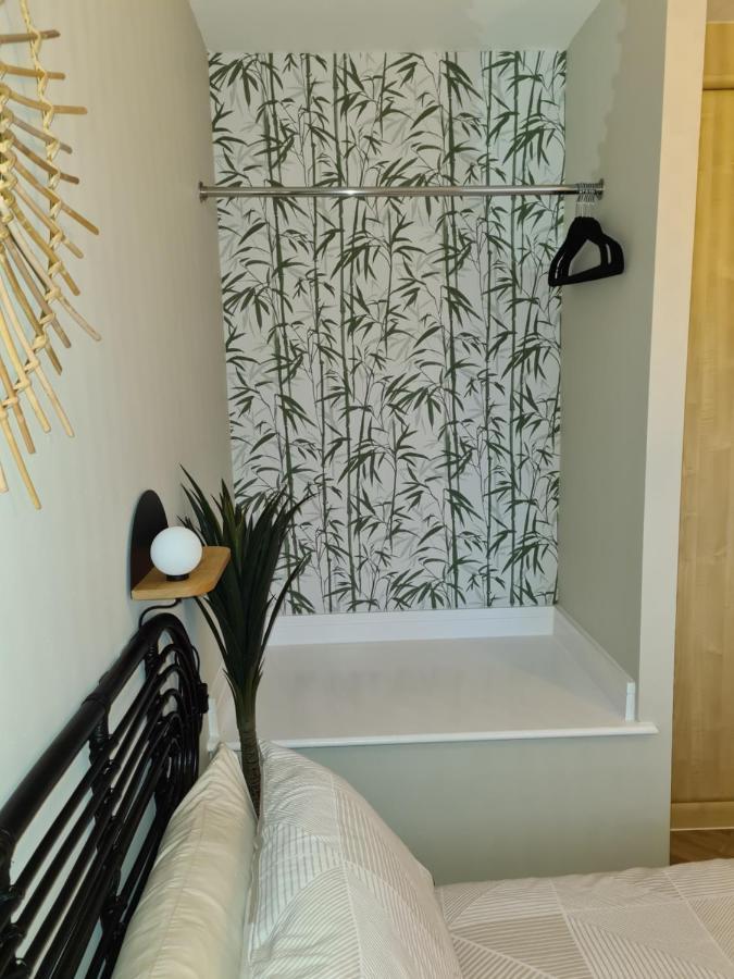 Modern 1 Bed Apartment Next To Beach And Golf Course ラネリー エクステリア 写真
