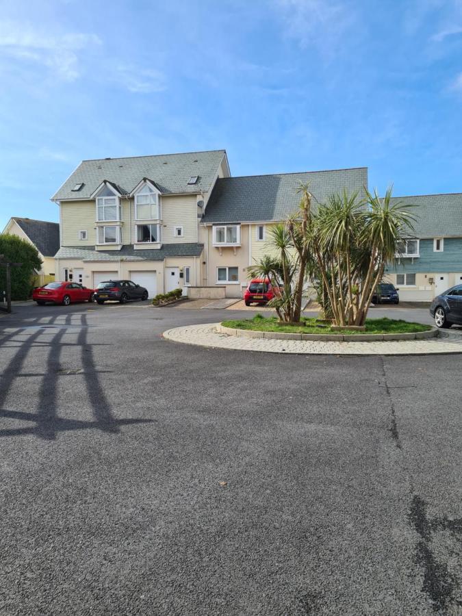 Modern 1 Bed Apartment Next To Beach And Golf Course ラネリー エクステリア 写真