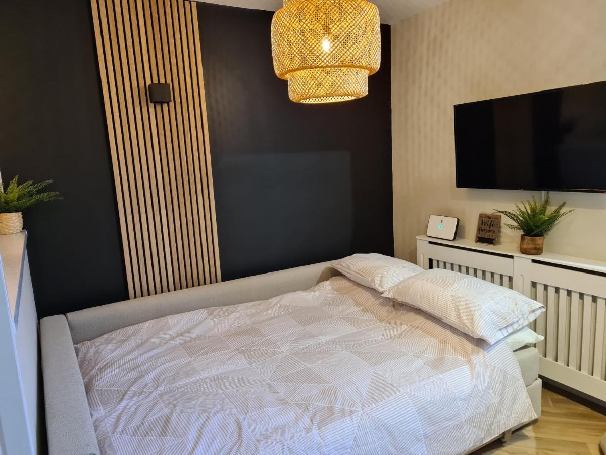 Modern 1 Bed Apartment Next To Beach And Golf Course ラネリー エクステリア 写真