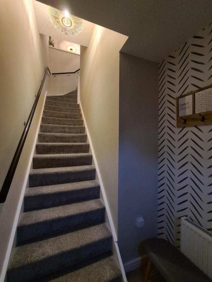 Modern 1 Bed Apartment Next To Beach And Golf Course ラネリー エクステリア 写真