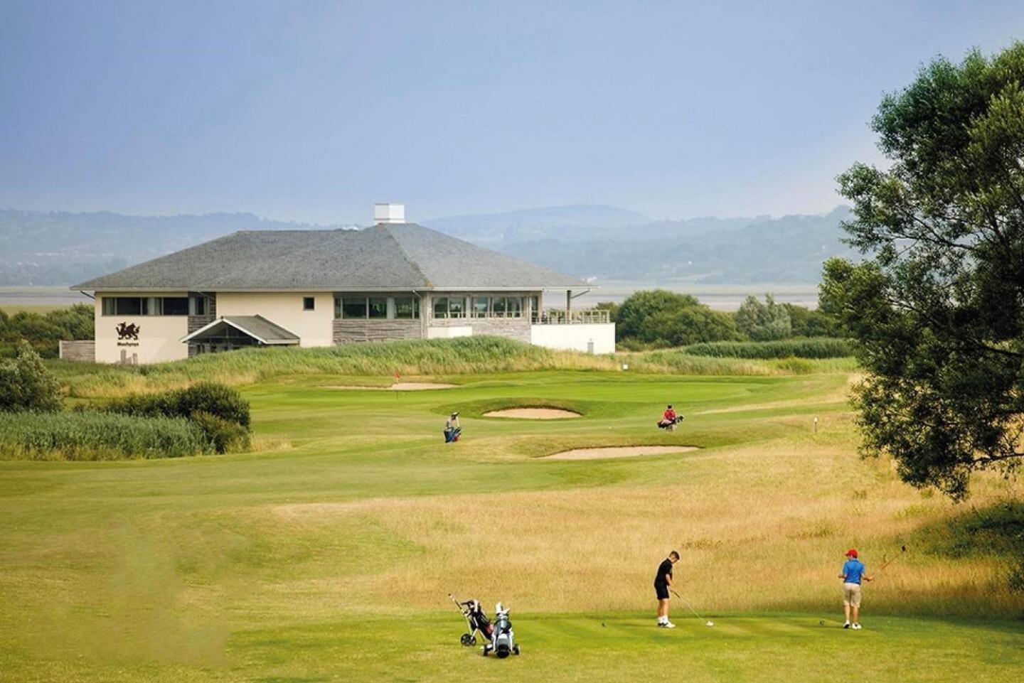 Modern 1 Bed Apartment Next To Beach And Golf Course ラネリー エクステリア 写真